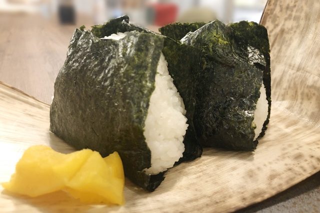 こだわった塩むすびの現場おにぎりの提供を開始 現場喫茶 こだわった塩むすびの現場おにぎりの提供を開始 現場喫茶